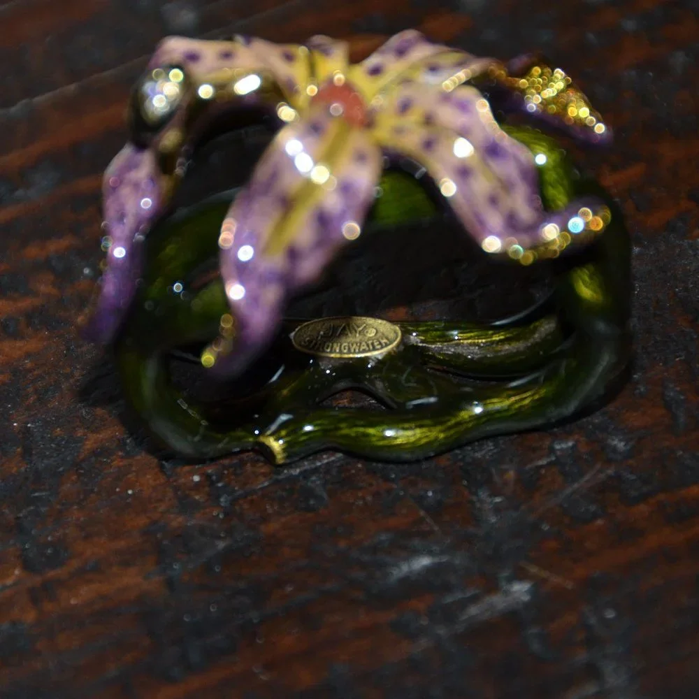 RARE LUXURY JAY STRONGWATER LILY FLOWER FLORAL CRYSTAL ENAMEL NAPKIN RING HOLDER